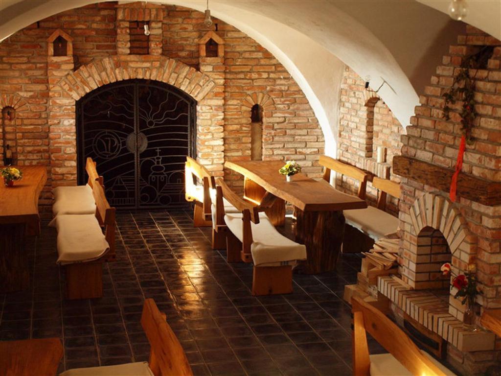 Penzion A Restaurace Vinarstvi Přítluky Dış mekan fotoğraf
